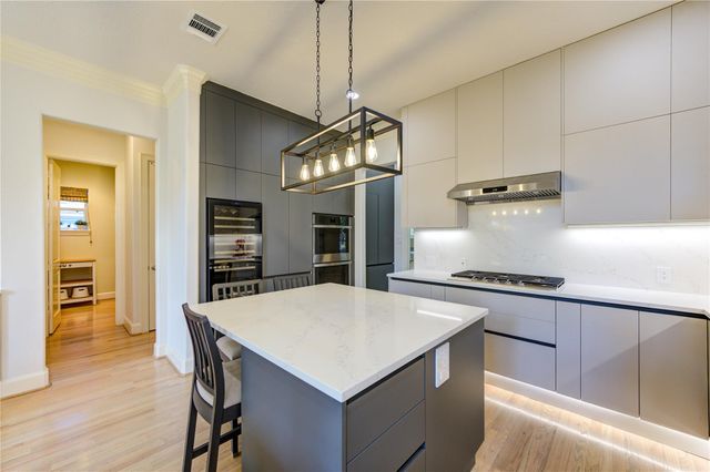 8701 Lanell Lane, Spring Valley Village, TX 77055