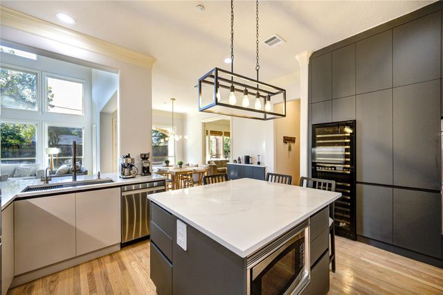 8701 Lanell Lane, Spring Valley Village, TX 77055