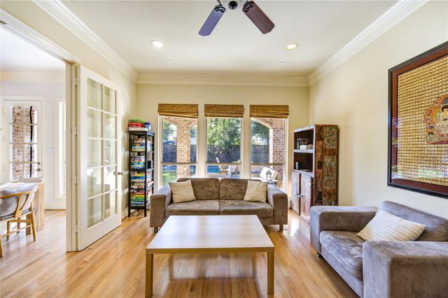 8701 Lanell Lane, Spring Valley Village, TX 77055