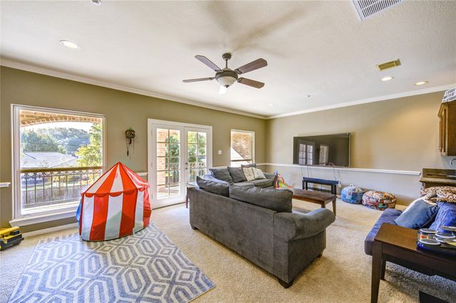 8701 Lanell Lane, Spring Valley Village, TX 77055