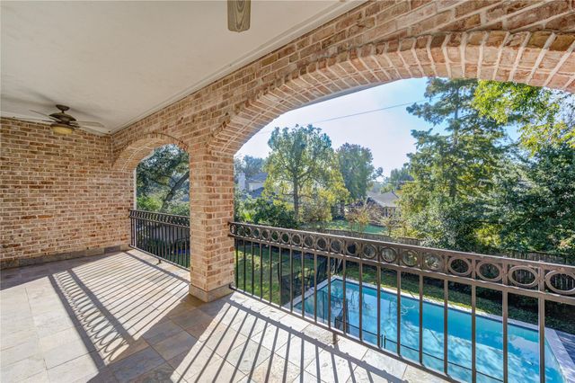 8701 Lanell Lane, Spring Valley Village, TX 77055
