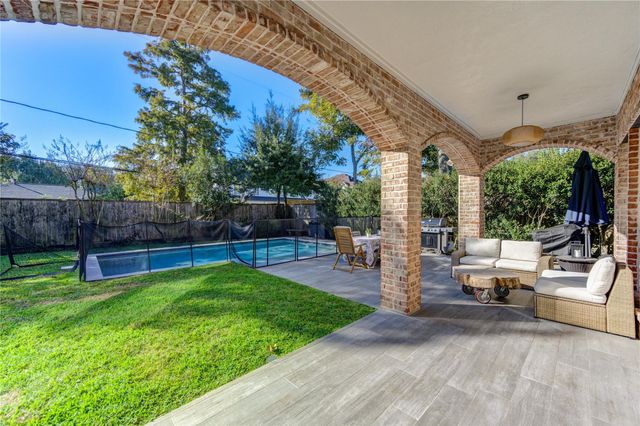 8701 Lanell Lane, Spring Valley Village, TX 77055