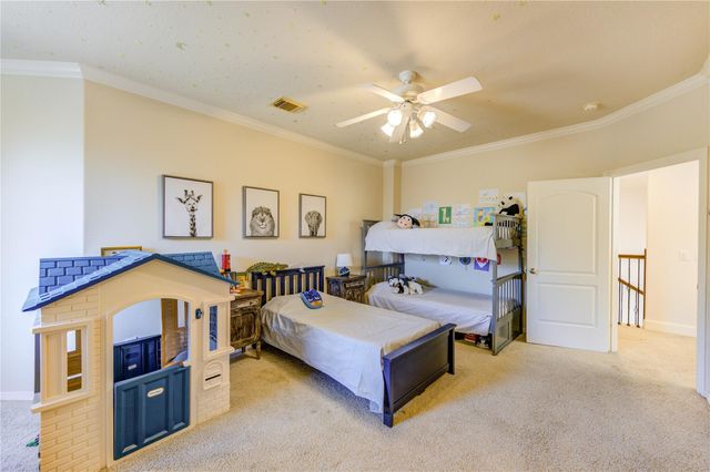 8701 Lanell Lane, Spring Valley Village, TX 77055