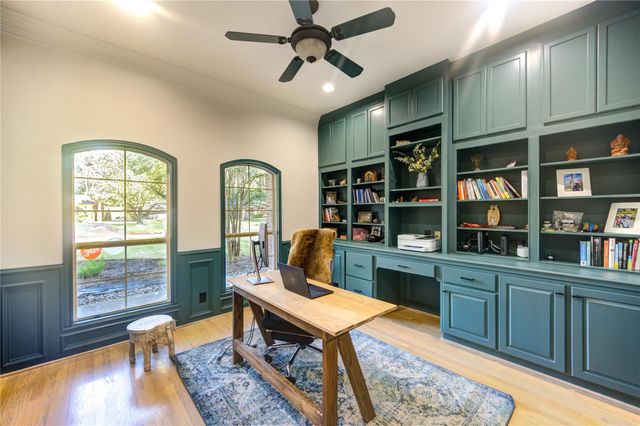 8701 Lanell Lane, Spring Valley Village, TX 77055