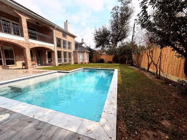 8701 Lanell Lane, Spring Valley Village, TX 77055