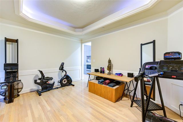 8701 Lanell Lane, Spring Valley Village, TX 77055