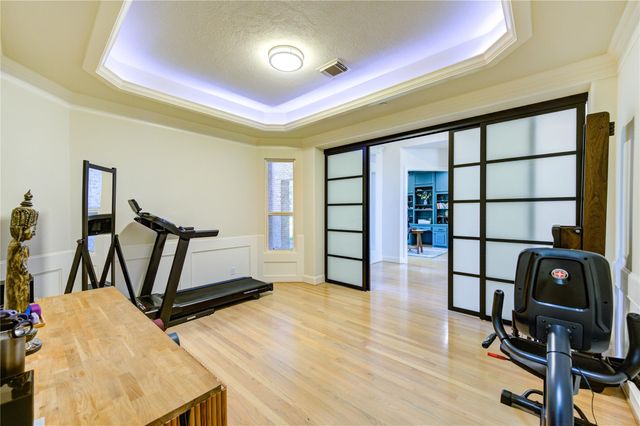 8701 Lanell Lane, Spring Valley Village, TX 77055