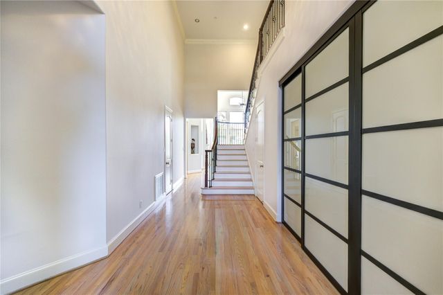 8701 Lanell Lane, Spring Valley Village, TX 77055