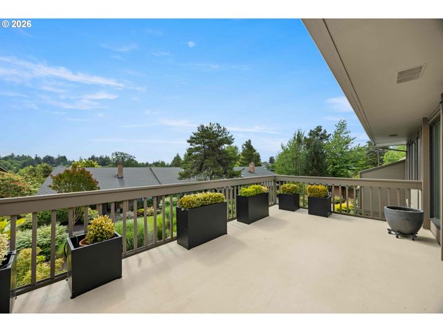 40 CONDOLEA Ct, Lake Oswego, OR 97035