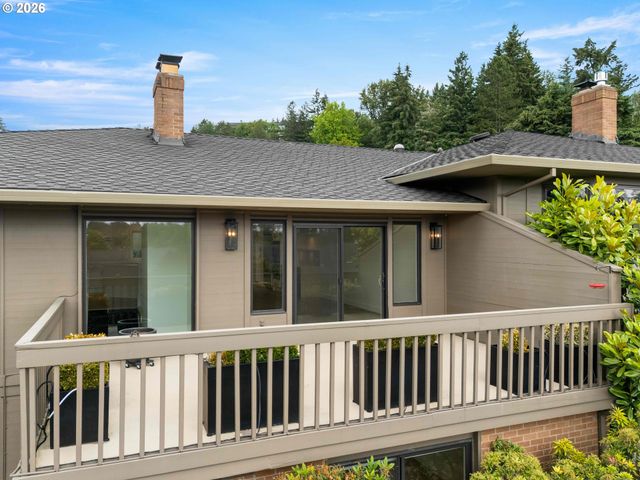 40 CONDOLEA Ct, Lake Oswego, OR 97035