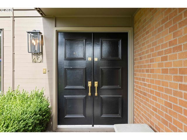 40 CONDOLEA Ct, Lake Oswego, OR 97035