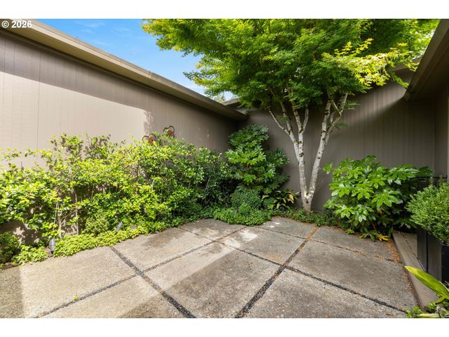 40 CONDOLEA Ct, Lake Oswego, OR 97035