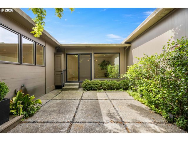 40 CONDOLEA Ct, Lake Oswego, OR 97035