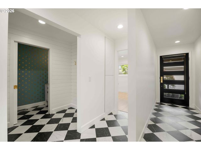 40 CONDOLEA Ct, Lake Oswego, OR 97035