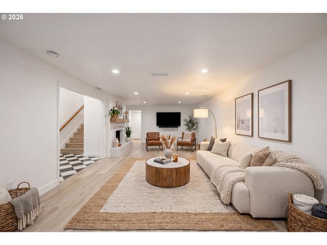 40 CONDOLEA Ct, Lake Oswego, OR 97035