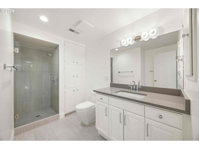 40 CONDOLEA Ct, Lake Oswego, OR 97035