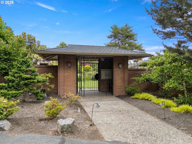 40 CONDOLEA Ct, Lake Oswego, OR 97035