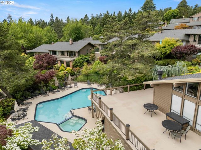 40 CONDOLEA Ct, Lake Oswego, OR 97035