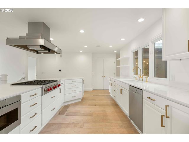 40 CONDOLEA Ct, Lake Oswego, OR 97035