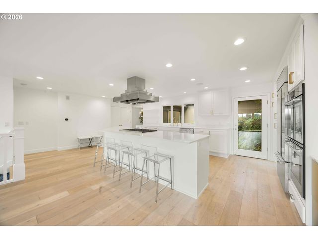 40 CONDOLEA Ct, Lake Oswego, OR 97035