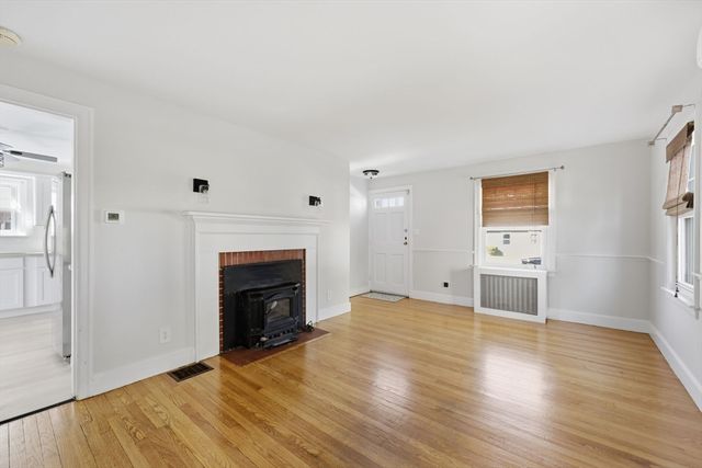 83 Ellsworth Ave, Springfield, MA 01118