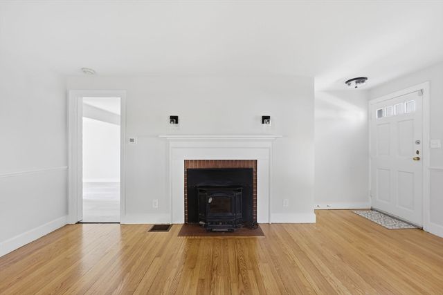 83 Ellsworth Ave, Springfield, MA 01118