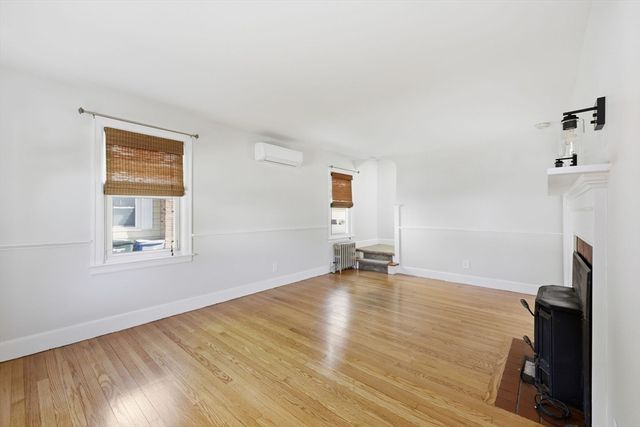 83 Ellsworth Ave, Springfield, MA 01118