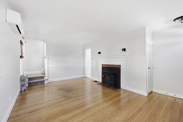 83 Ellsworth Ave, Springfield, MA 01118