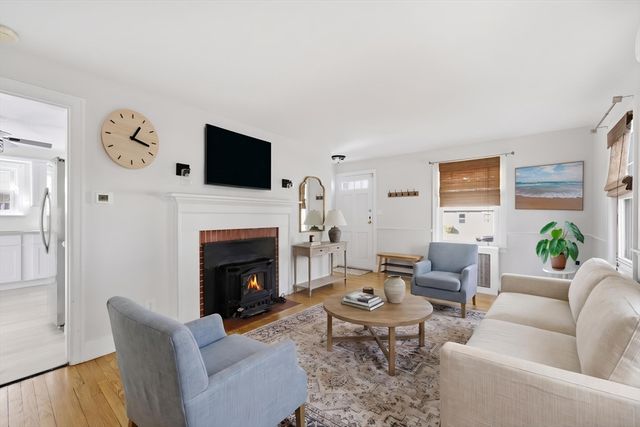 83 Ellsworth Ave, Springfield, MA 01118
