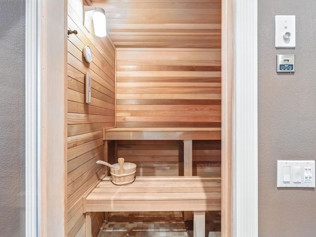 1436 JOHN RINGLING PARKWAY, Sarasota, FL 34236