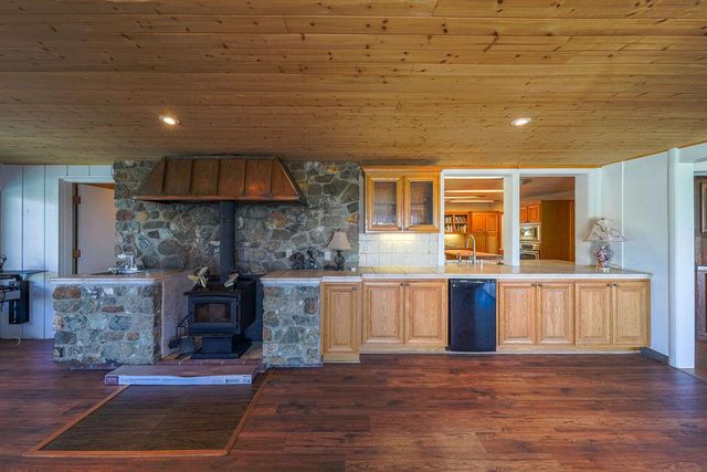 10209 Ranch Rd, Rough And Ready, CA 95975