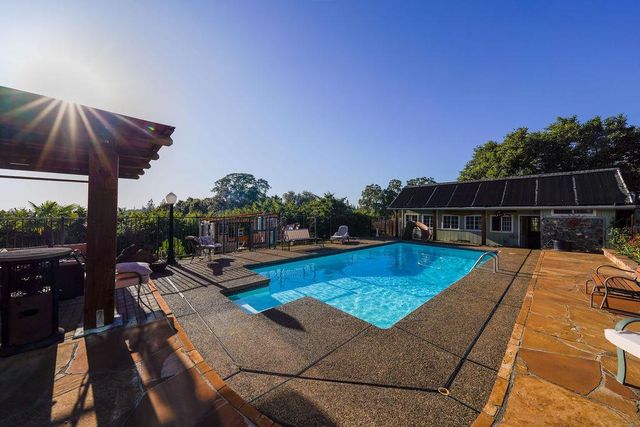 10209 Ranch Rd, Rough And Ready, CA 95975