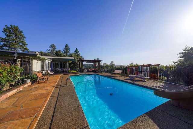 10209 Ranch Rd, Rough And Ready, CA 95975
