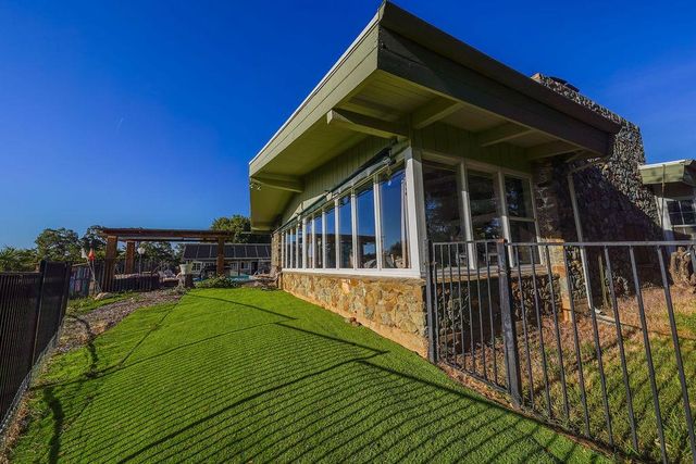 10209 Ranch Rd, Rough And Ready, CA 95975