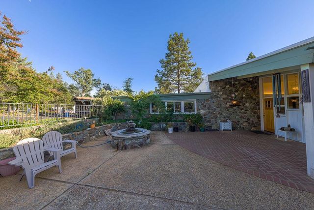 10209 Ranch Rd, Rough And Ready, CA 95975