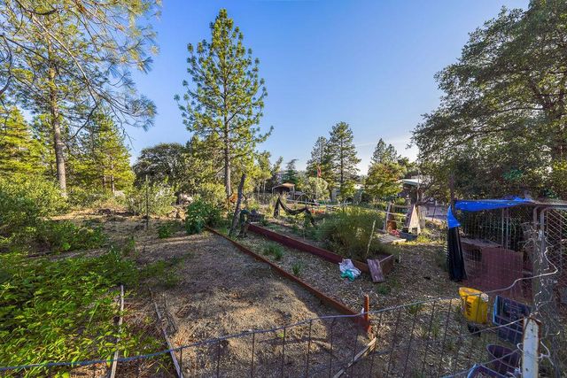 10209 Ranch Rd, Rough And Ready, CA 95975