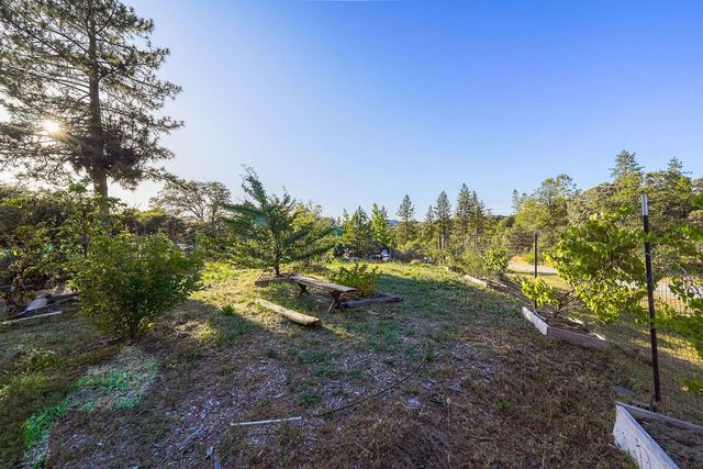 10209 Ranch Rd, Rough And Ready, CA 95975