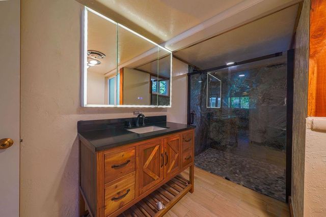 10209 Ranch Rd, Rough And Ready, CA 95975