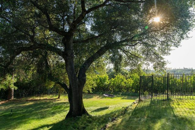 10209 Ranch Rd, Rough And Ready, CA 95975