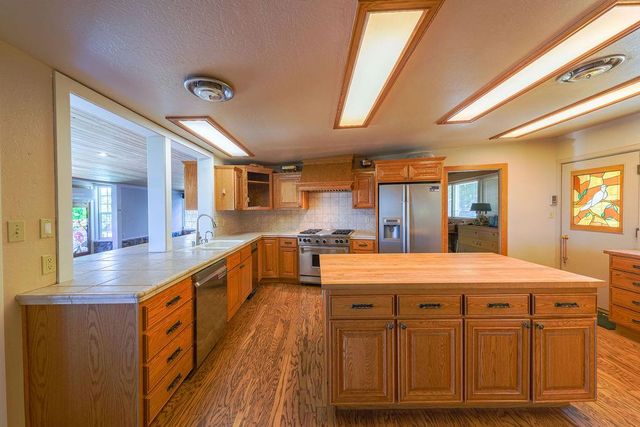 10209 Ranch Rd, Rough And Ready, CA 95975