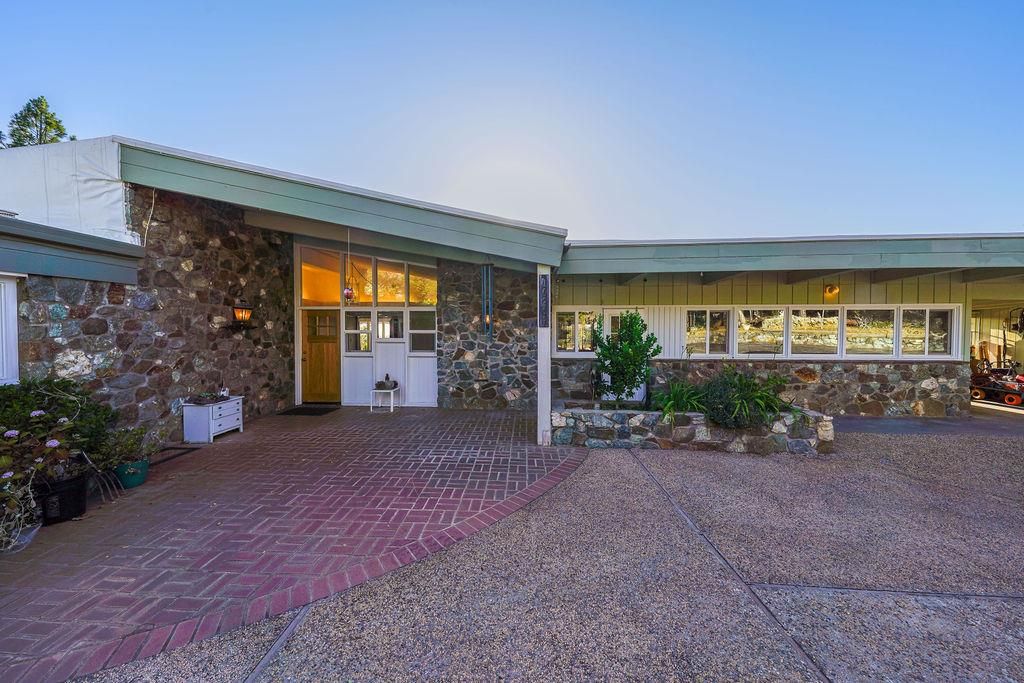 10209 Ranch Rd, Rough And Ready, CA 95975
