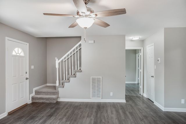 389 Brook Mead Dr, Clarksville, TN 37042