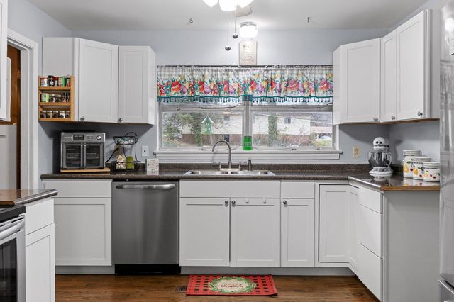 1102 Collins Circle, Chattanooga, TN 37411