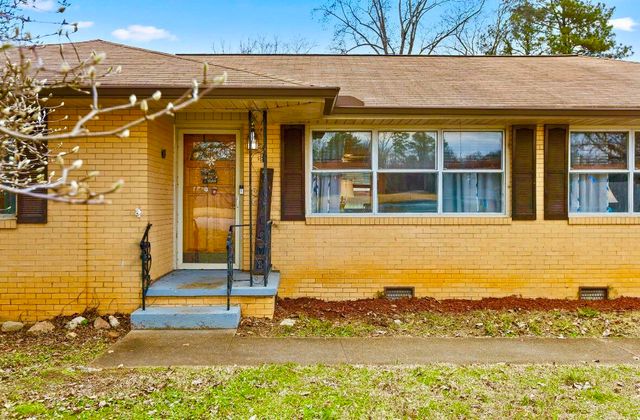 1102 Collins Circle, Chattanooga, TN 37411