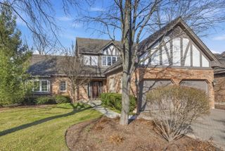 26 Lake Ridge Club Drive, Burr Ridge, IL 60527