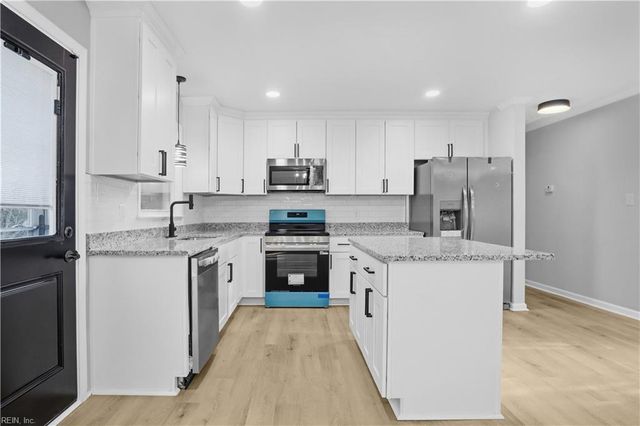 3 Marilea CIR, Newport News, VA 23606