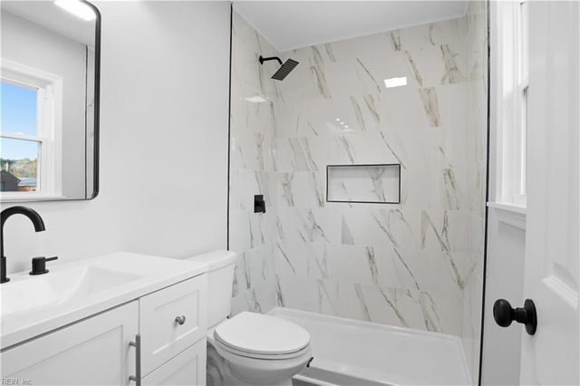 3 Marilea CIR, Newport News, VA 23606