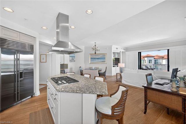 1540 5TH AVE S D305, Naples, FL 34102