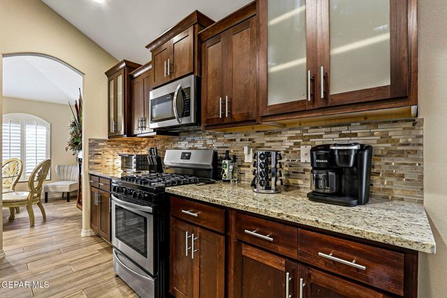 13736 Garforth Avenue, Horizon City, TX 79928