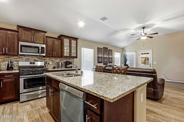 13736 Garforth Avenue, Horizon City, TX 79928